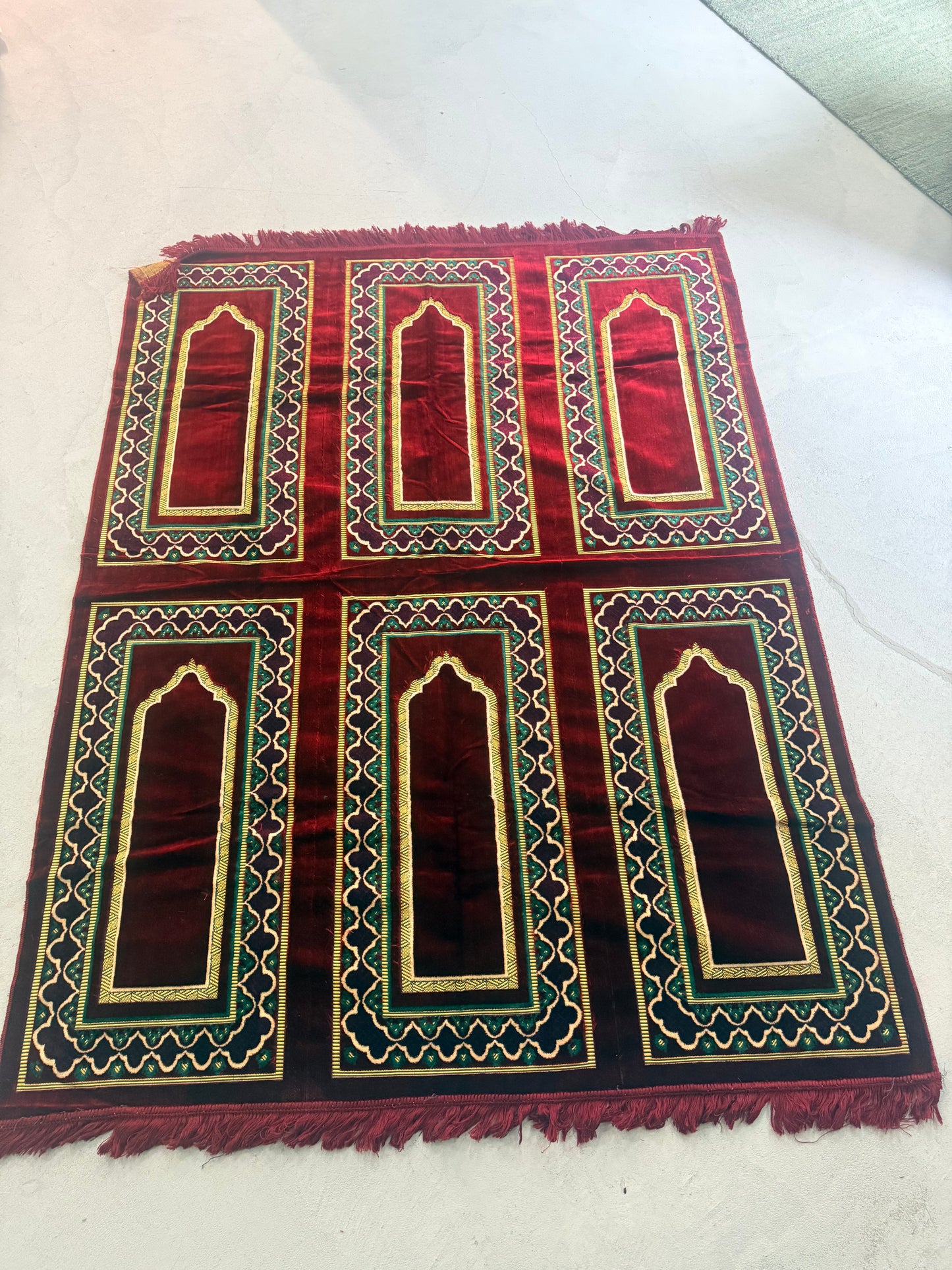Family size prayer rugs